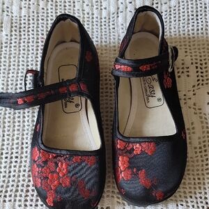 Girls' Black Mary Jane Shoes with Red Floral Embroidery